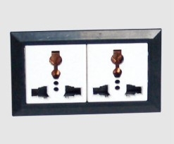 YL 011G 面闆插座(zuò)六孔-實驗(yan)室配件